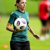 Stéphanie Frappart dirigera Angleterre - Espagne samedi à Bâle KEYSTONE/EPA/JEAN-CHRISTOPHE BOTT